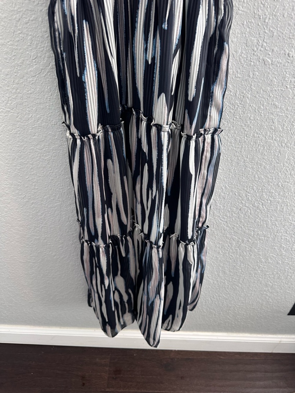 Socialite Mock Neck Halter Midi Dress Abstract Print Tiered Chiffon M - Picture 5 of 12
